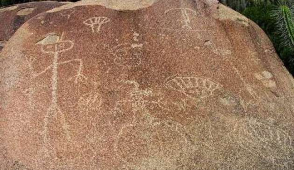 CF5: Petroglyphs in Valle del Encanto + glass of wine